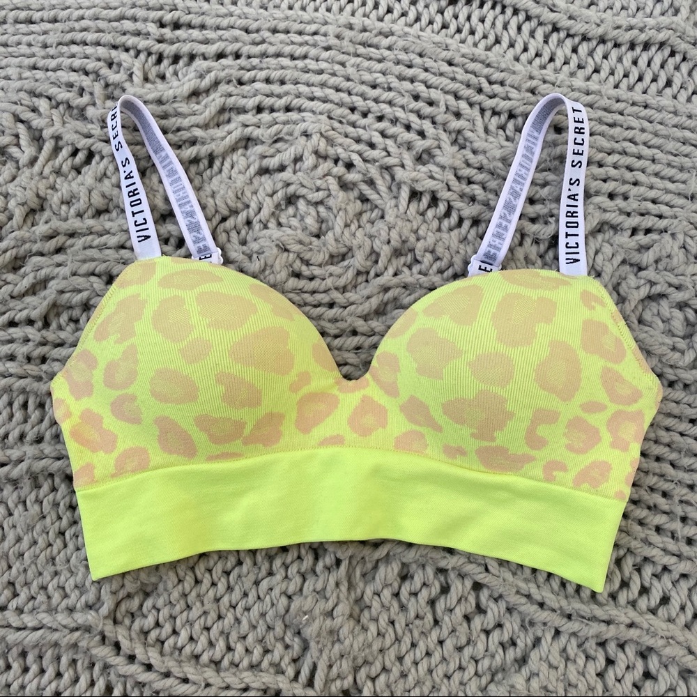 VICTORIA SECRET WIRELESS PUSH-UP BRALETTE BOGO 1/2